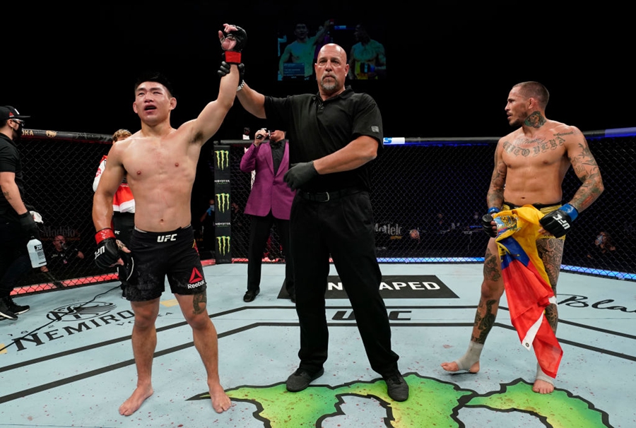 三回合激战宋亚东击败维拉，终结对手五连胜，