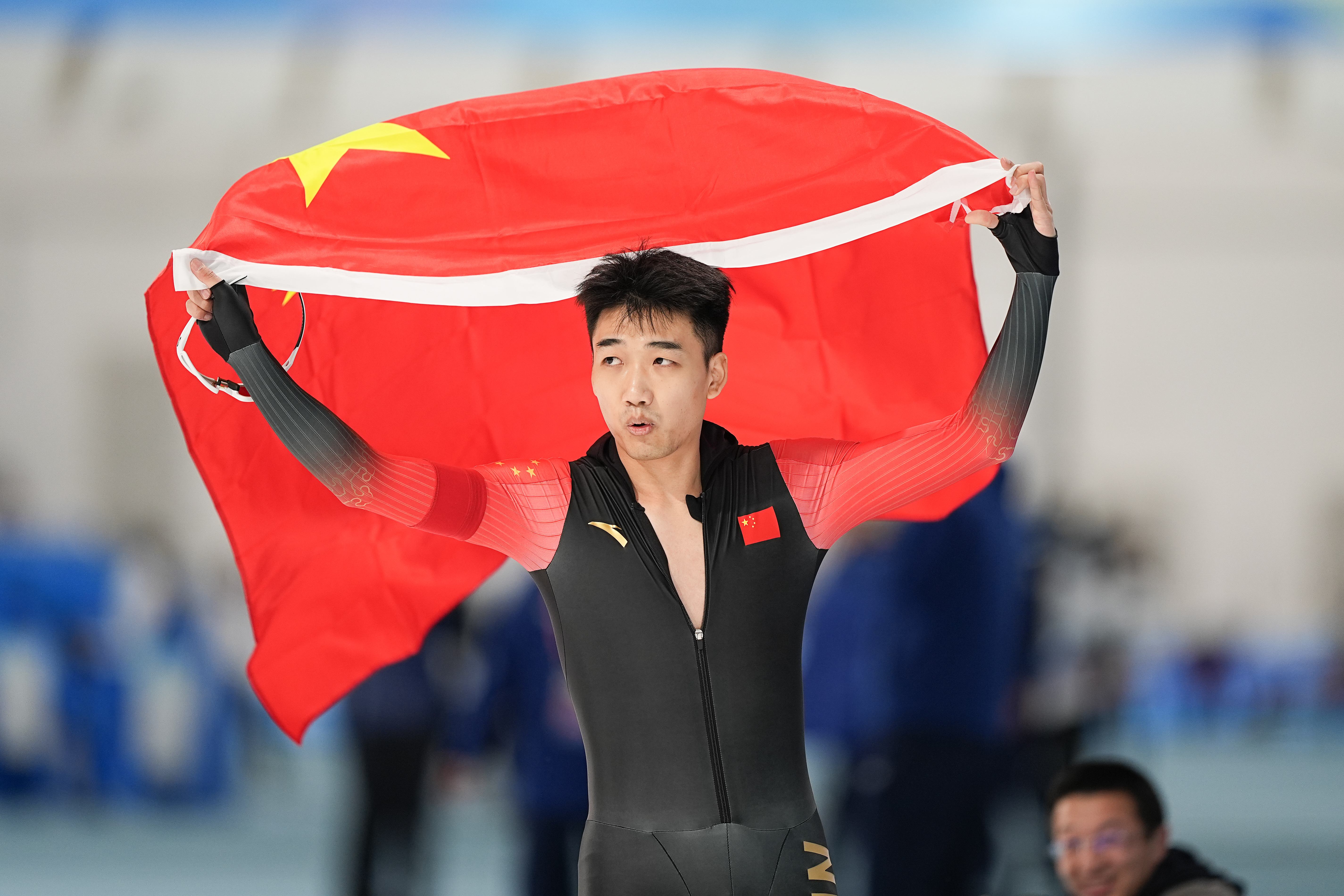 哈尔滨亚冬会速度滑冰男子100米决赛落幕，高亭