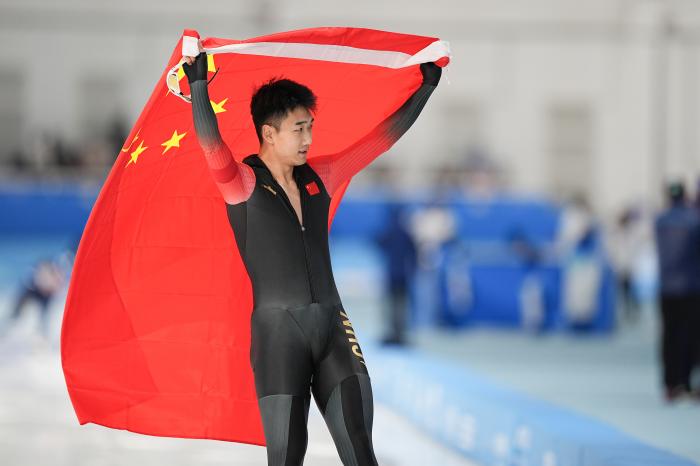 哈尔滨亚冬会速度滑冰男子100米决赛落幕，高亭