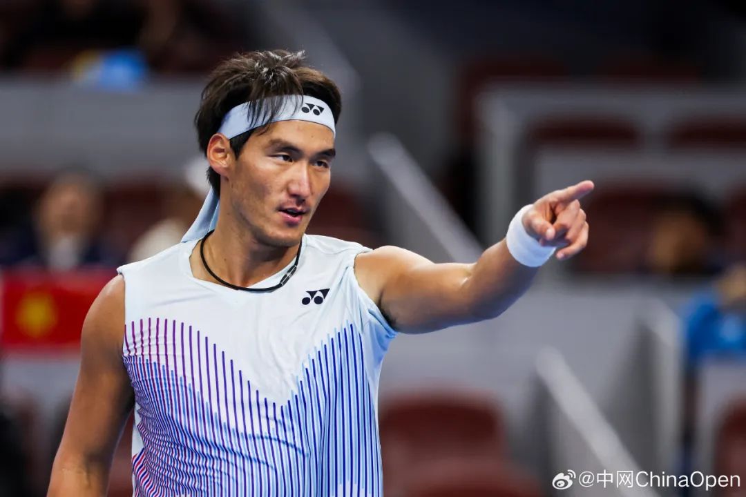 布云朝克特：父亲去世、母亲改嫁，被送往 SOS