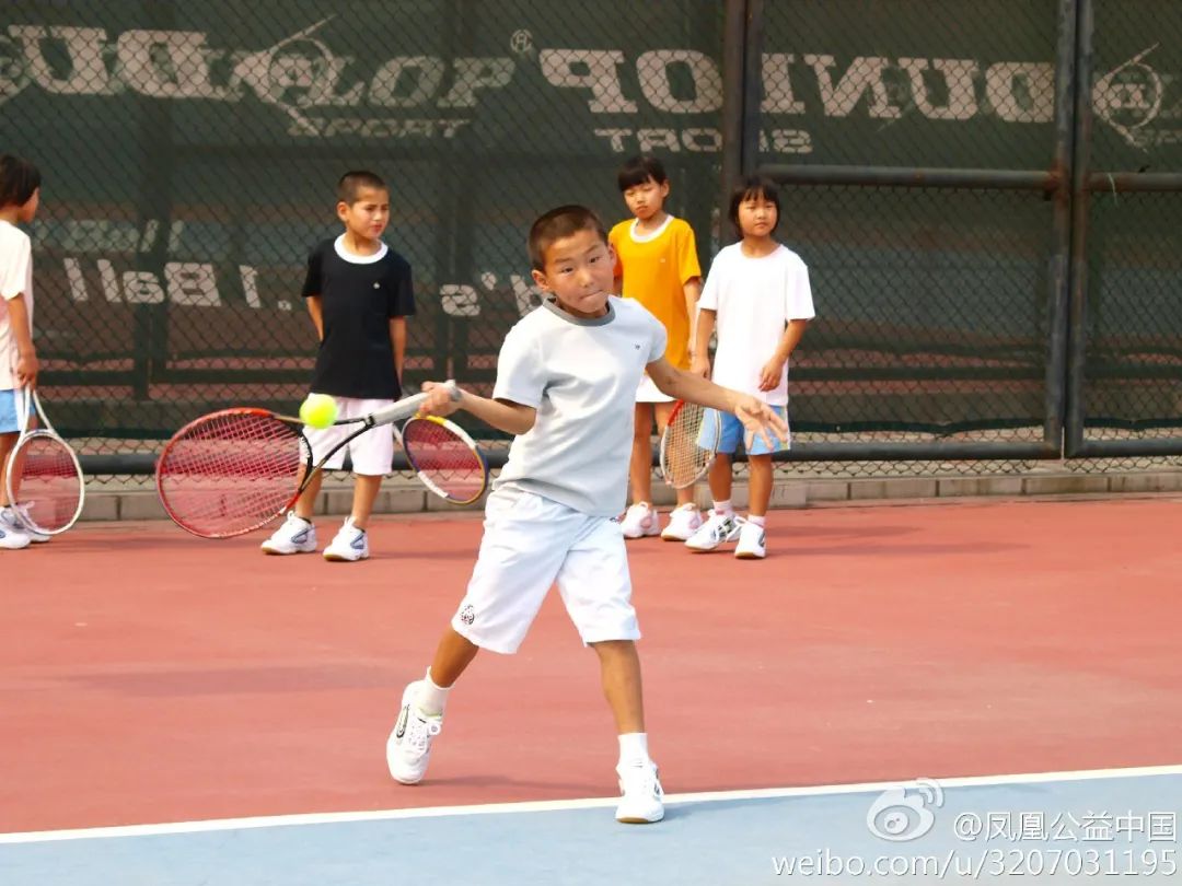 布云朝克特：父亲去世、母亲改嫁，被送往 SOS