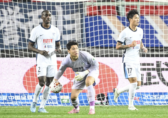 大连英博客场惨败武汉三镇 主帅哽咽自责两连败