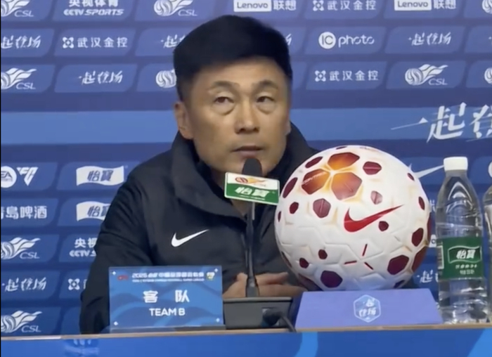 大连英博客场惨败武汉三镇 主帅哽咽自责两连败