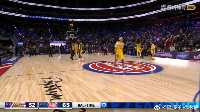 湖人半场落后13分迎关键挑战 球迷热议逆转可能