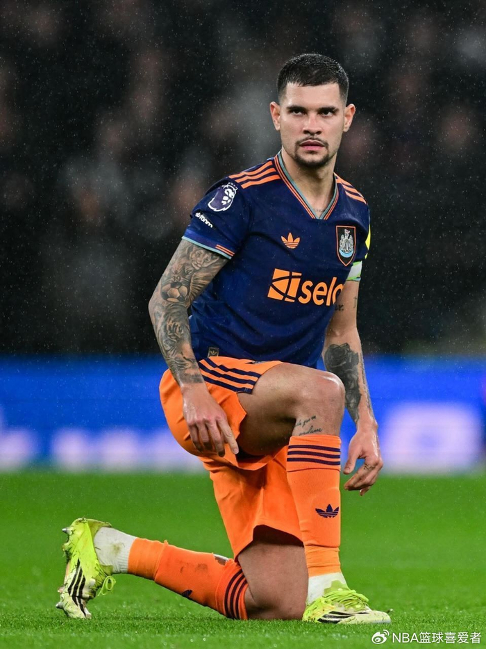 曼联夏季转会大扫除：中场重建计划启动