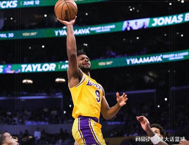 湖人三双核心詹姆斯率队大胜奇才，布朗尼低迷