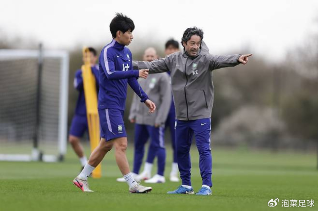 葡萄牙助教阿罗索言论引爆韩足坛风波