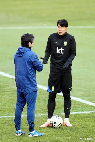 葡萄牙助教阿罗索言论引爆韩足坛风波