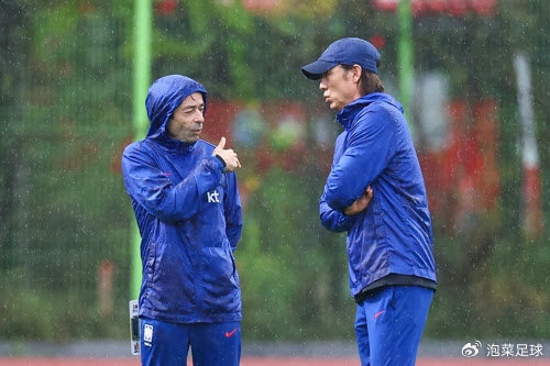 葡萄牙助教阿罗索言论引爆韩足坛风波