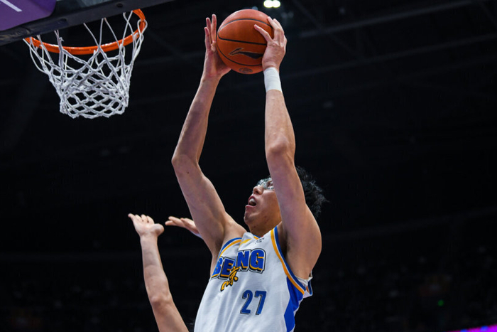 周琦两双引领北京逆转青岛 末节关键球锁定胜局