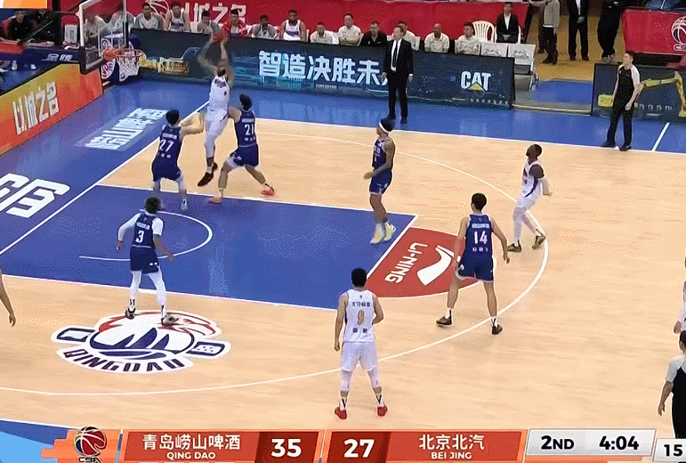 周琦两双引领北京逆转青岛 末节关键球锁定胜局